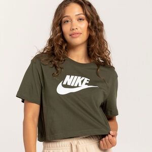 Nike Loose Fit Crop Tee